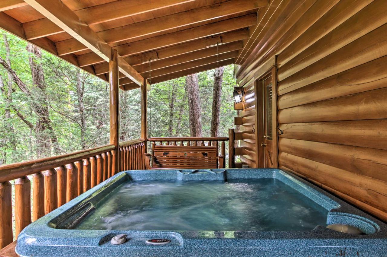 Romantic Pigeon Forge Log With Hot Tub! * Sevierville