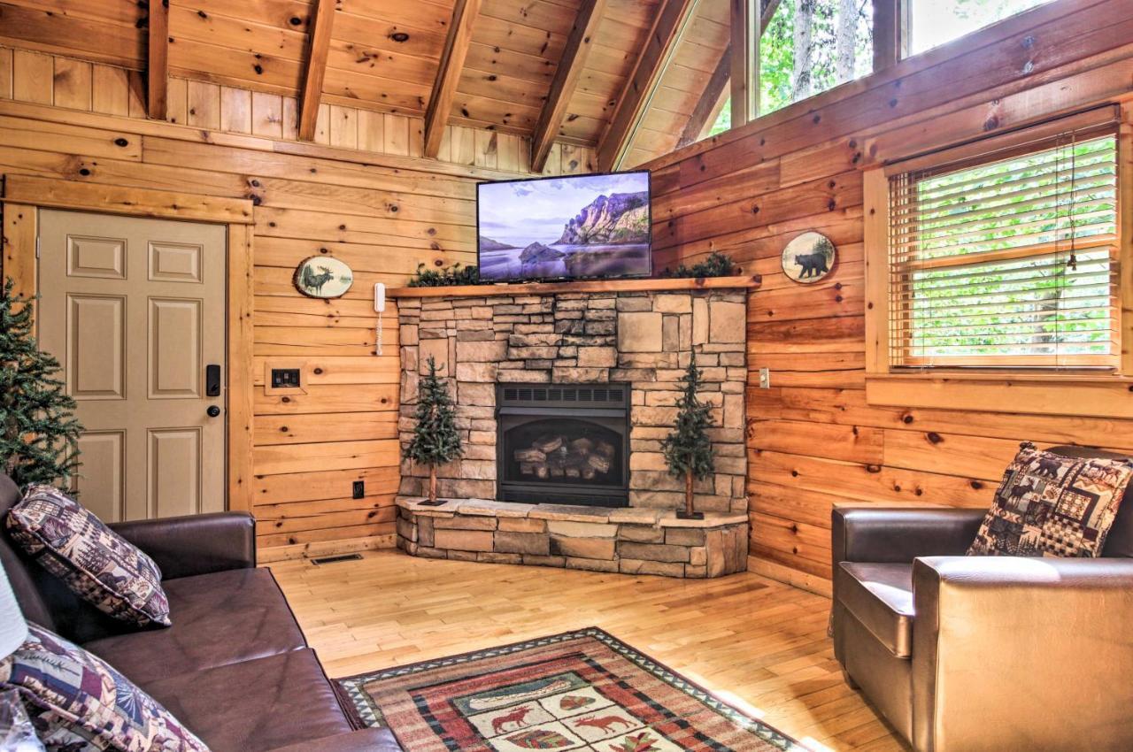 Romantic Pigeon Forge Log With Hot Tub! * Sevierville