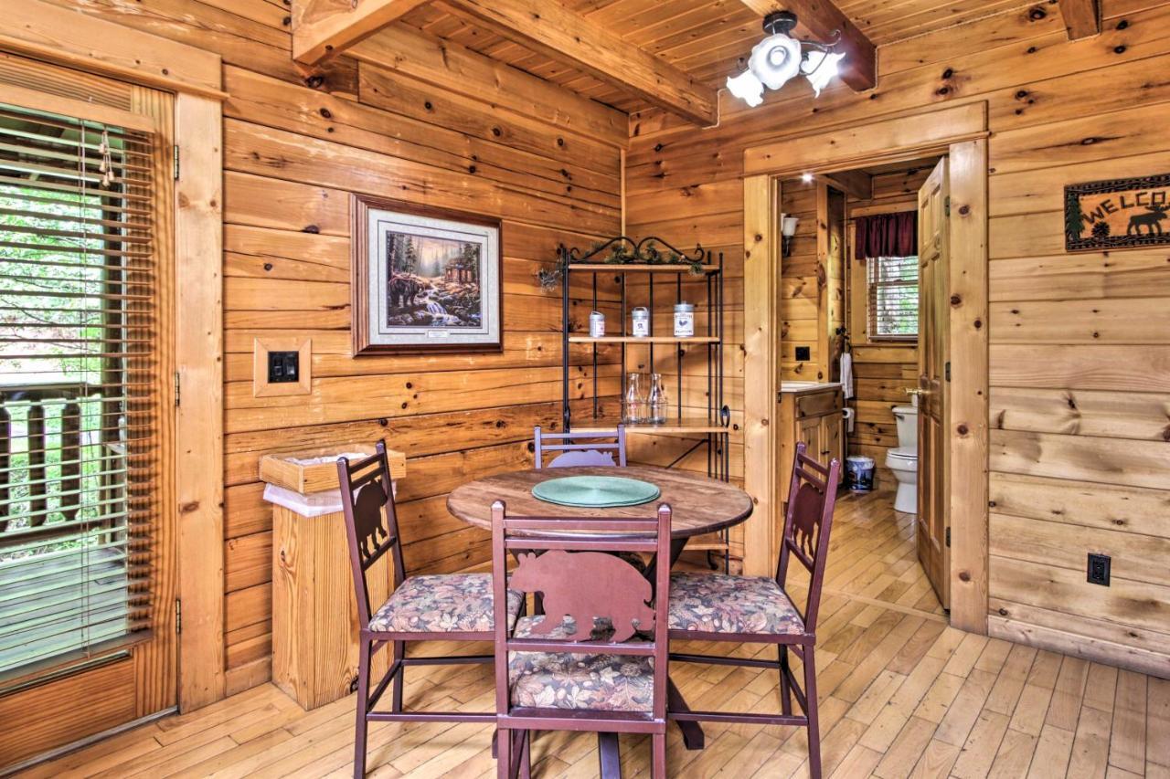 Romantic Pigeon Forge Log With Hot Tub! * Sevierville