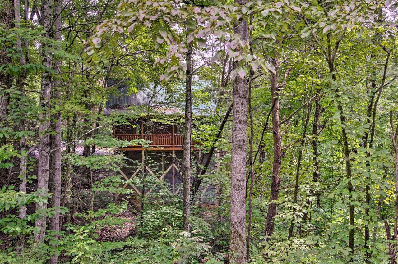 Holiday home Romantic Pigeon Forge Log With Hot Tub! Sevierville