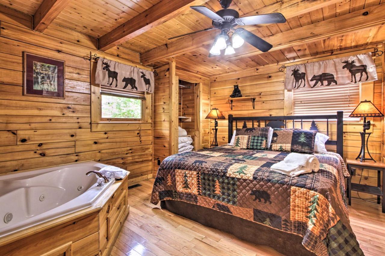 Holiday home Romantic Pigeon Forge Log With Hot Tub! *