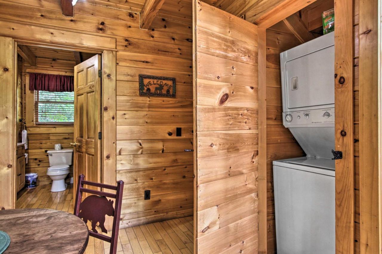 Holiday home Romantic Pigeon Forge Log With Hot Tub! Sevierville